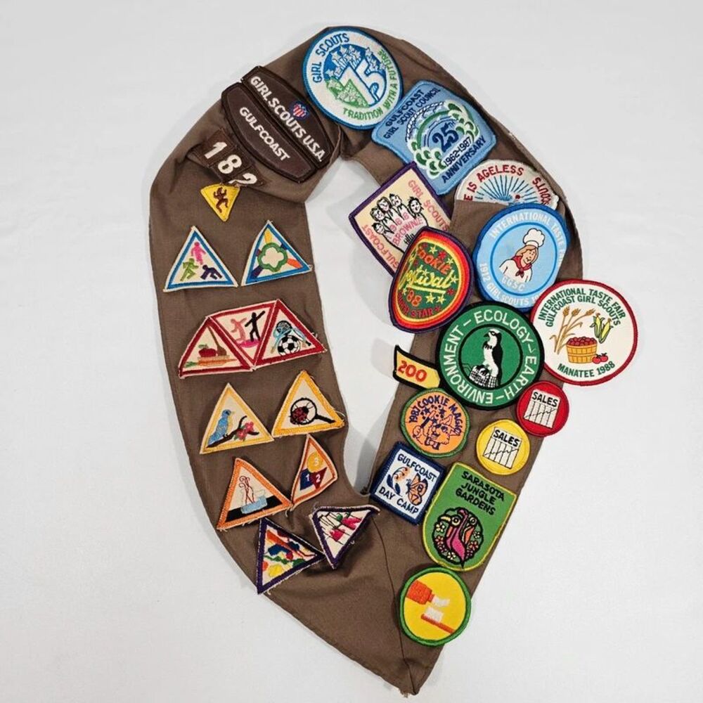 Vintage 80s Girl Scouts USA Brown Sash Loaded Gulfcoast Florida Troop 182 Badges